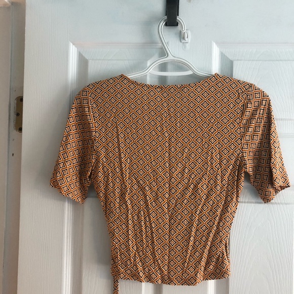 Forever 21 Cropped Tie Shirt - Picture 4 of 5